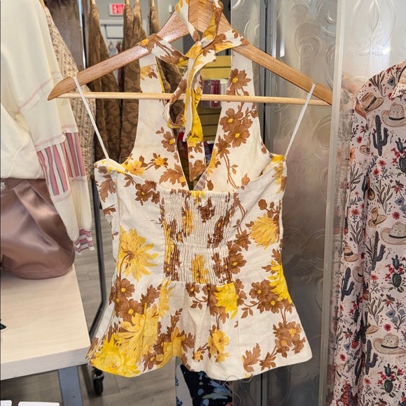 Marie Top in Midsummer Floral
FAITHFULL THE BRAND - Picture 8 of 8